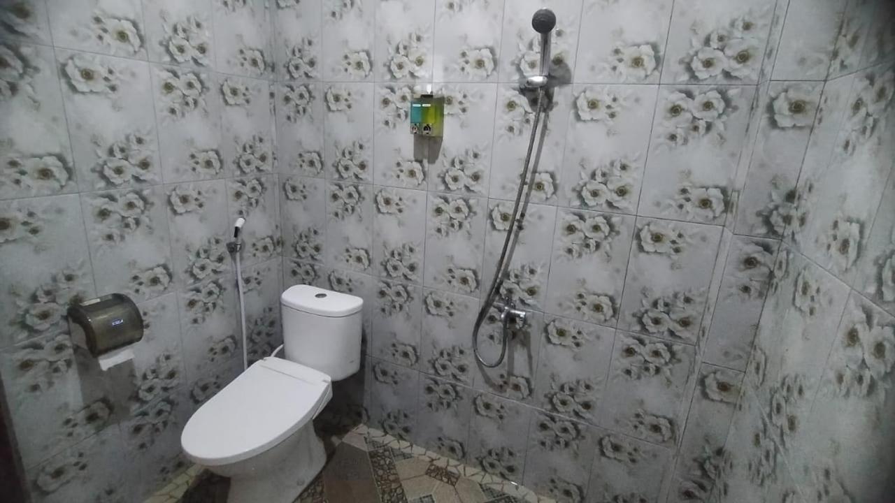 Wl Guesthouse Labuan Bajo Exterior photo